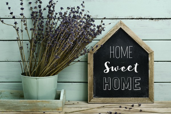 Home Sweet Home sign with flowers